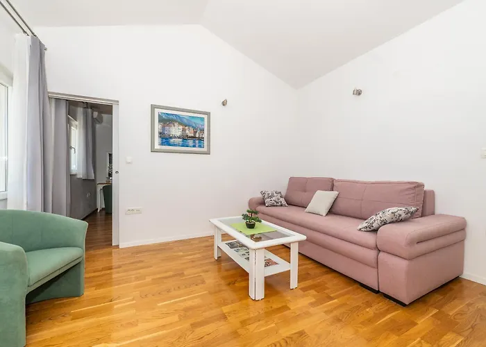 Marina On The Second Floor Apartman Makarska