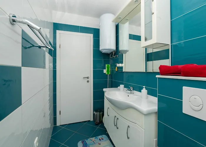 Marina On The Second Floor 아파트