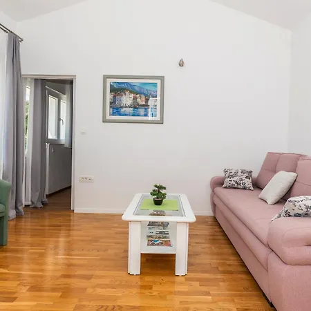 Marina On The Second Floor Makarská