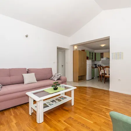 Marina On The Second Floor Apartmán