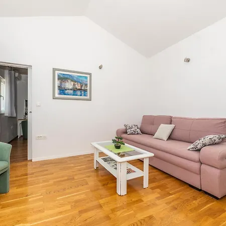 Marina On The Second Floor Apartmán Makarská