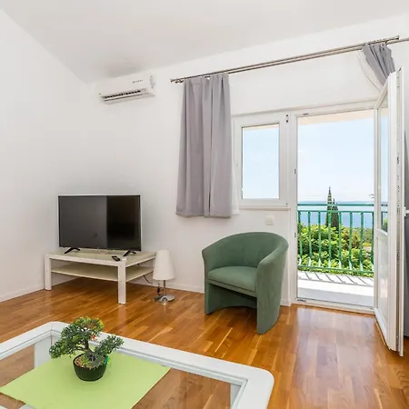 Marina On The Second Floor * Makarská