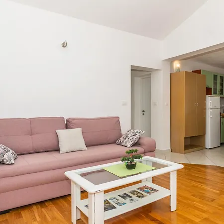 Marina On The Second Floor Makarská