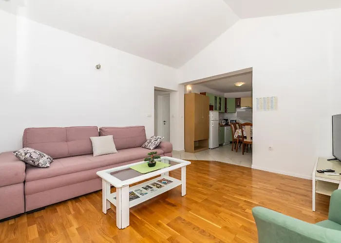 Marina On The Second Floor Apartman